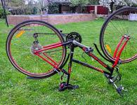 Hur man demonterar eller sätter ihop bakhjulet på en cykel